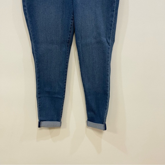Nine West Heidi Pull On Crop Jeans Medium Wash Stretch NWT Womens 4 - Picture 3 of 9